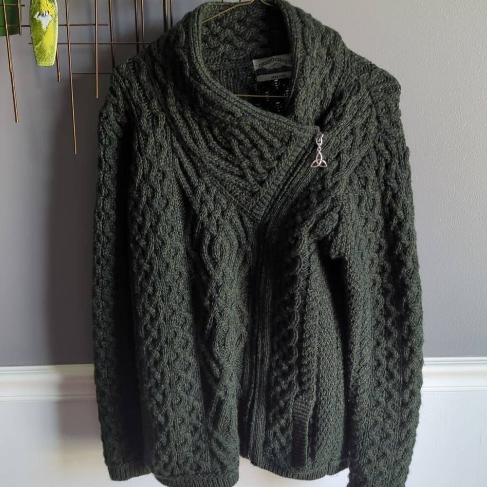 Arancrafts Island 100% Murano woolsize small sweater. Green   unisex